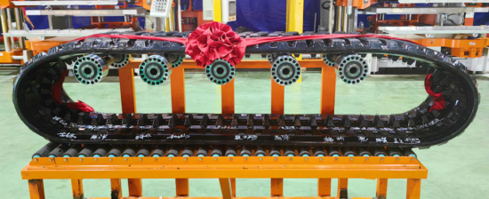 赛轮越南工厂开始生产橡胶履带